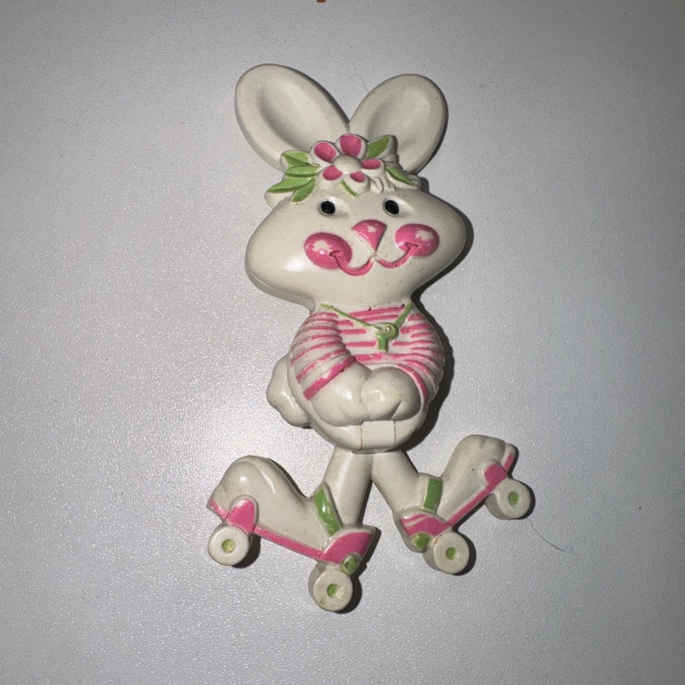 Vintage 1972 Avon Rapid Rabbit Roller Skates Fragrance Glace Pin Brooch